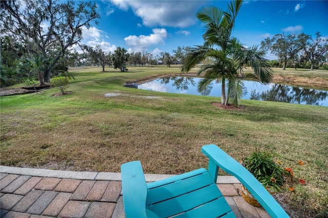 view of yard featuring a water view