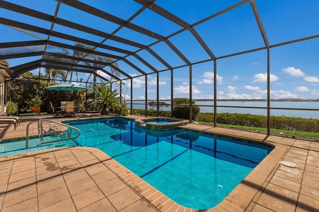 view of swimming pool featuring a lanai, an in ground hot tub, a water view, and a patio