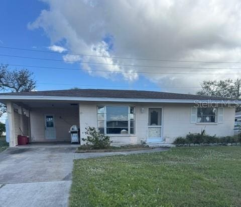 single story home featuring a carport and a front lawn