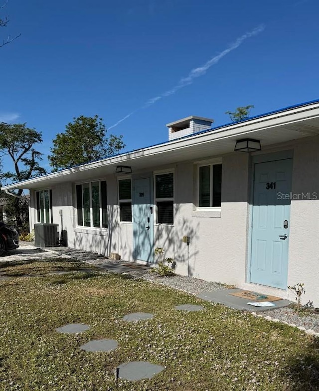 339 Suwanee Ave, Sarasota, FL 34243 - view of front of home featuring central AC, stucco siding, and a front lawn