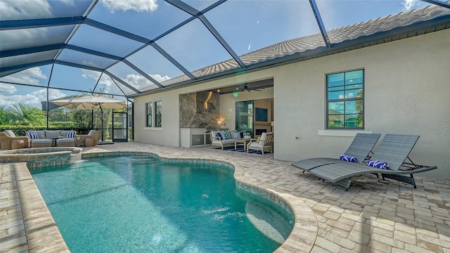 view of pool featuring an in ground hot tub, a patio area, ceiling fan, a lanai, and an outdoor living space