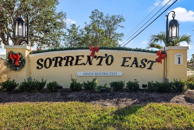 view of community / neighborhood sign