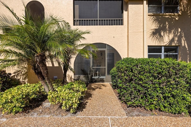 property entrance featuring stucco siding