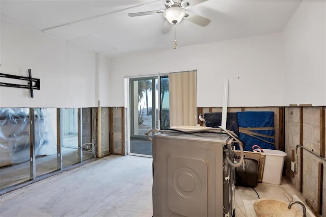 office area with ceiling fan and washer / clothes dryer