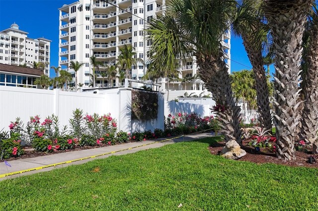 2110 Benjamin Franklin Dr Unit 105, Sarasota, FL 34236 - view of yard