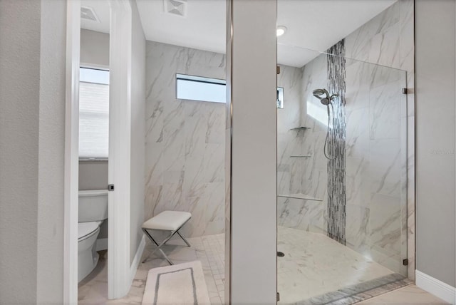 bathroom featuring toilet and tiled shower