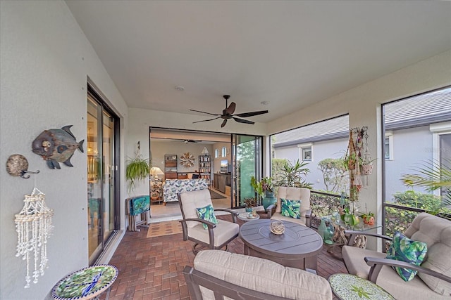 sunroom with ceiling fan