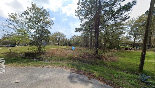 Listing photo 3 for 6735 Donald Dr, Navarre FL 32566