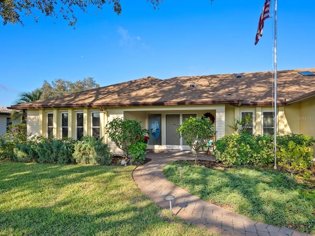 ranch-style house featuring a front lawn