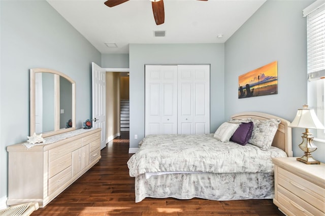 bedroom with ceiling fan, dark wood-type flooring, and a closet