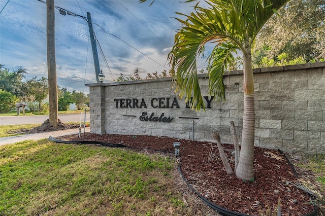 view of community / neighborhood sign