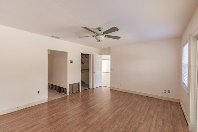 unfurnished room featuring light hardwood / wood-style flooring and ceiling fan