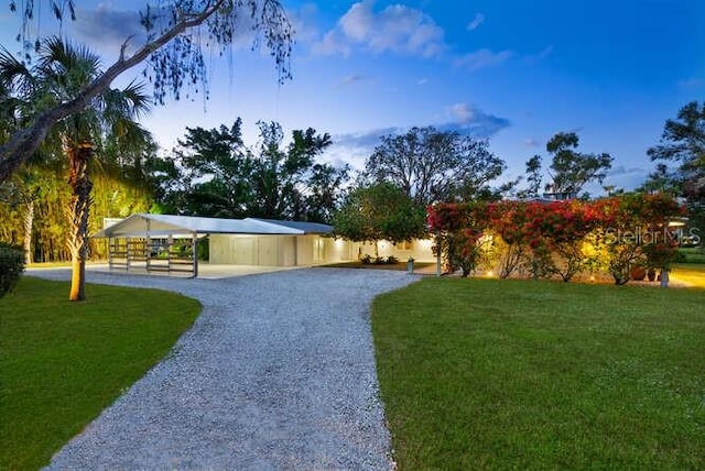 view of yard at dusk