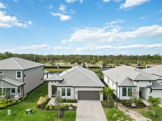 view of front of property featuring a front yard and a garage