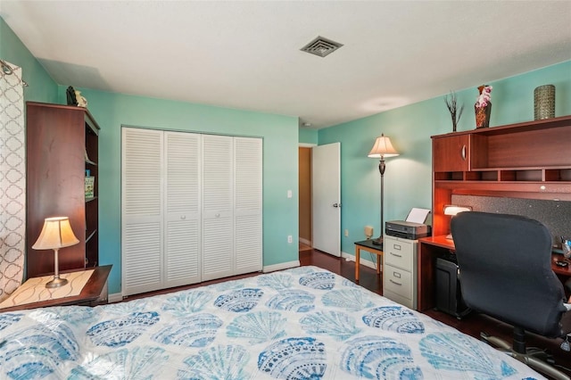 bedroom with a closet