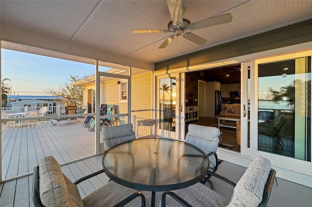 sunroom featuring ceiling fan