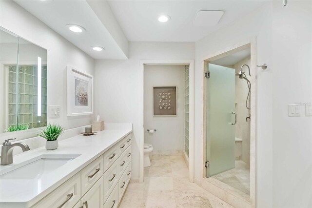 bathroom featuring a stall shower, vanity, toilet, and recessed lighting