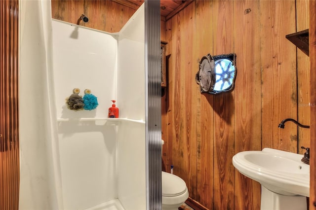 24120 Mink Rd, Astor, FL 32102 - bathroom featuring wooden walls and a shower