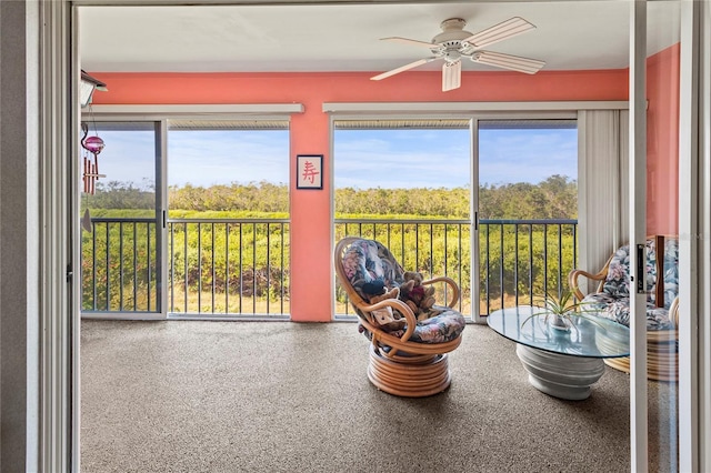 sunroom with ceiling fan