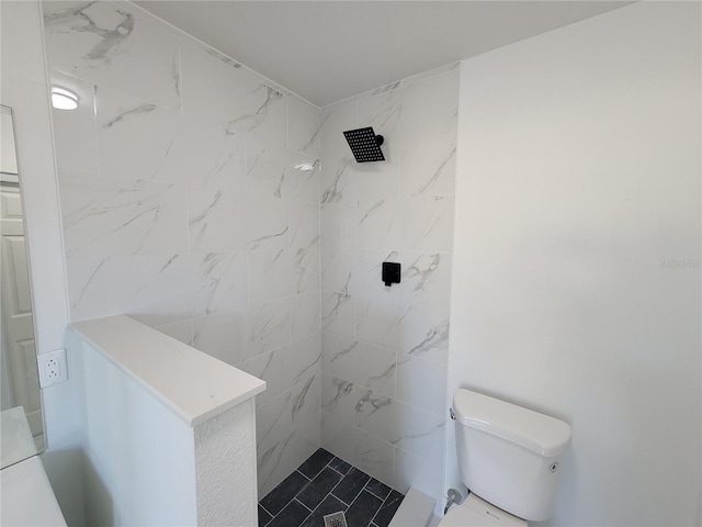 bathroom with toilet and tiled shower