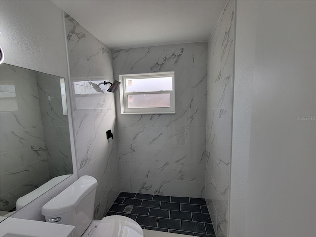 bathroom with toilet and tiled shower