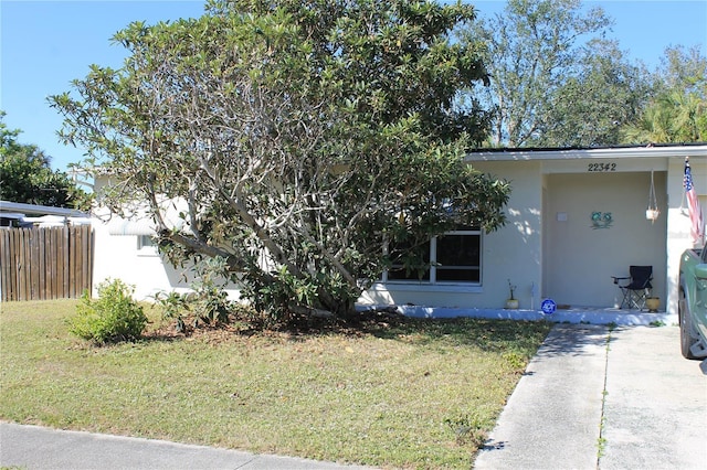 view of front of property with a front lawn