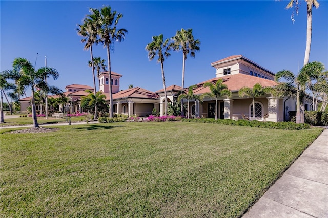 view of front of home featuring a front lawn