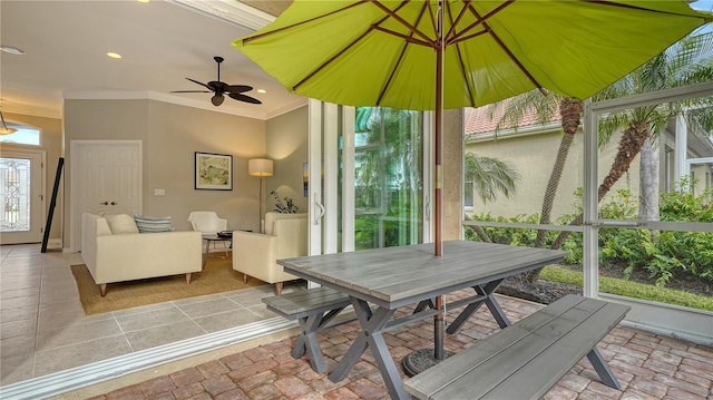 sunroom with ceiling fan