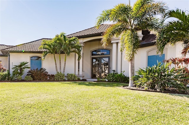 view of front facade featuring a front yard