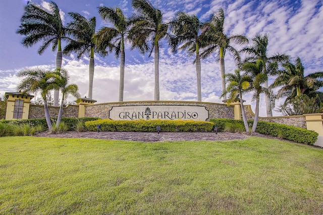 community / neighborhood sign featuring a lawn