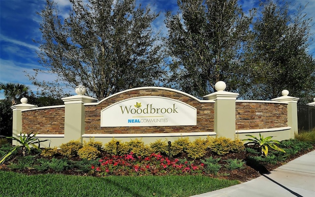 view of community / neighborhood sign