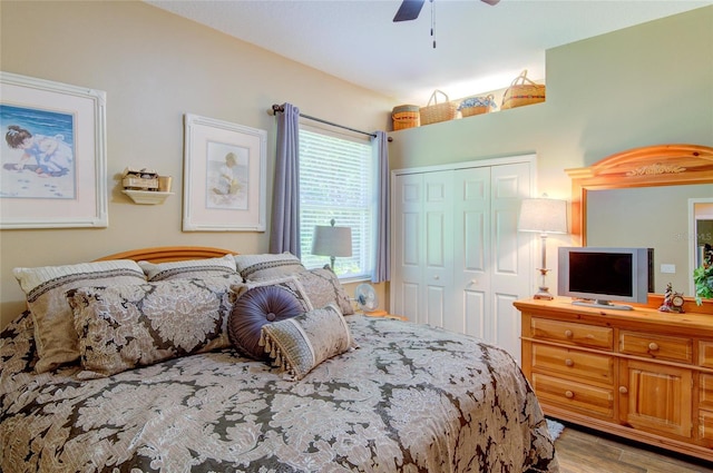 bedroom with light wood-type flooring, a closet, and ceiling fan