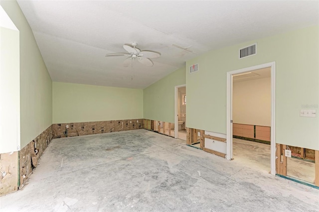 empty room with ceiling fan