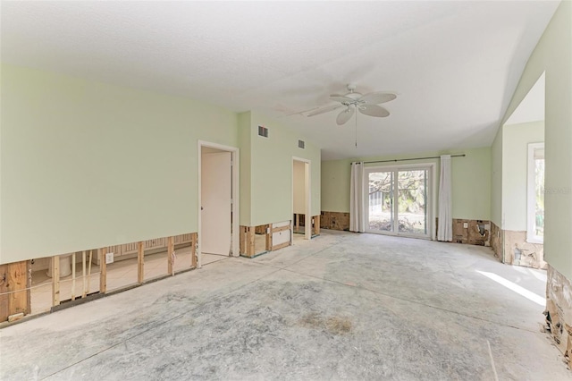 unfurnished room featuring ceiling fan