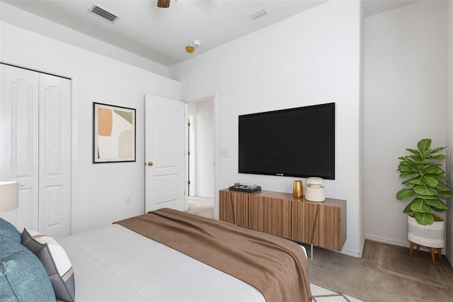 bedroom featuring light carpet, a closet, and ceiling fan