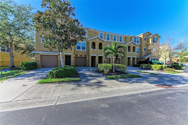 view of front facade featuring a garage