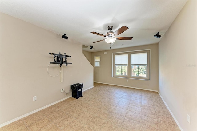 unfurnished room featuring ceiling fan