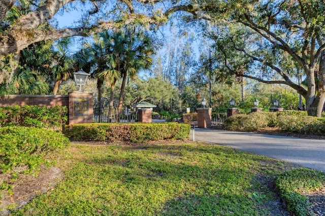 view of community / neighborhood sign