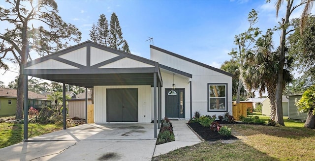 view of front of property with a carport and a front yard