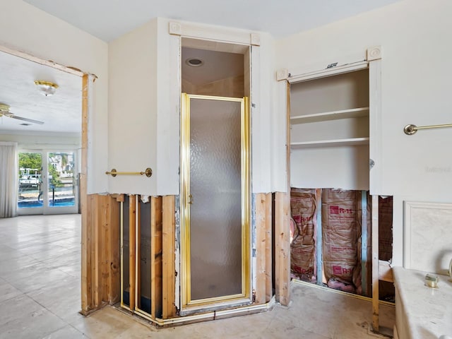 bathroom featuring ceiling fan