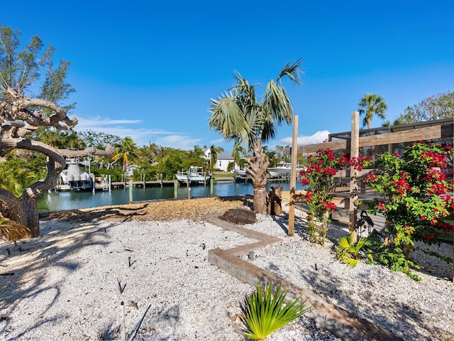 view of yard featuring a water view