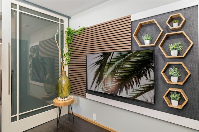 room details featuring hardwood / wood-style flooring