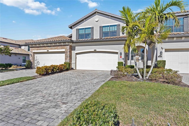 view of front facade featuring a garage