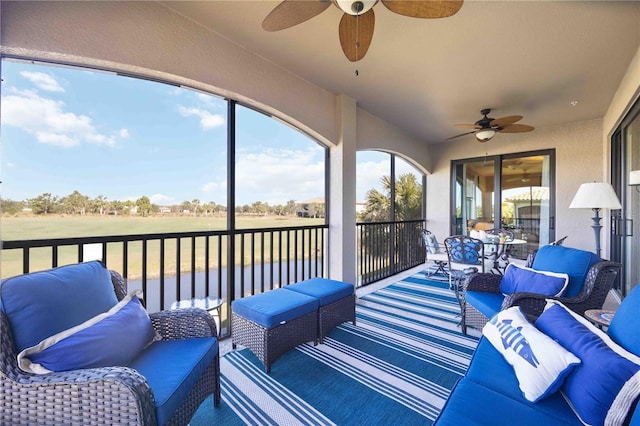 sunroom with ceiling fan