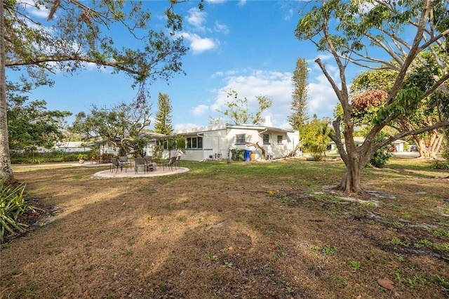 view of yard featuring a patio