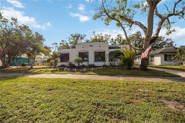 view of front of home with a front lawn