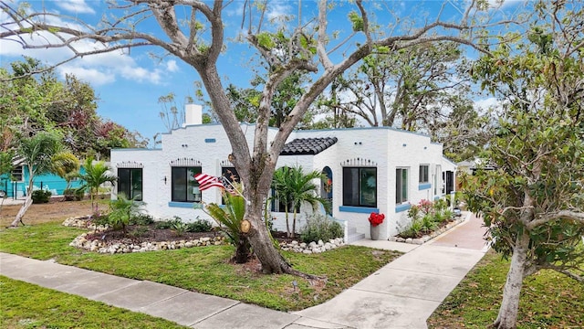 mediterranean / spanish house featuring a front yard