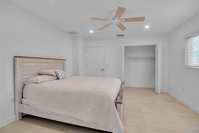 bedroom featuring ceiling fan and a closet