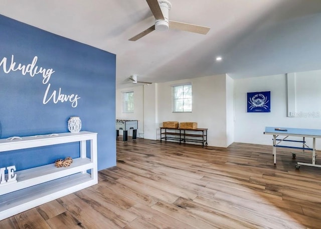 welcome area with ceiling fan