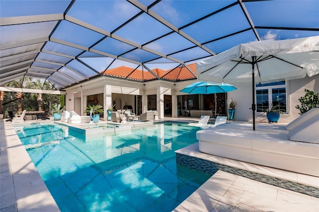 view of swimming pool with outdoor lounge area, a lanai, an in ground hot tub, and a patio